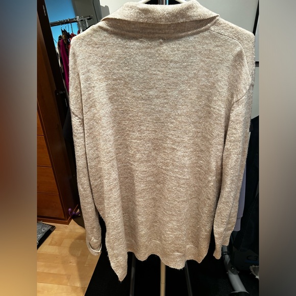 V neck Johnny collar tunic sweater - Picture 3 of 4